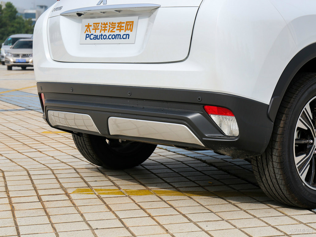 珍珠白奕歌車尾外觀圖片