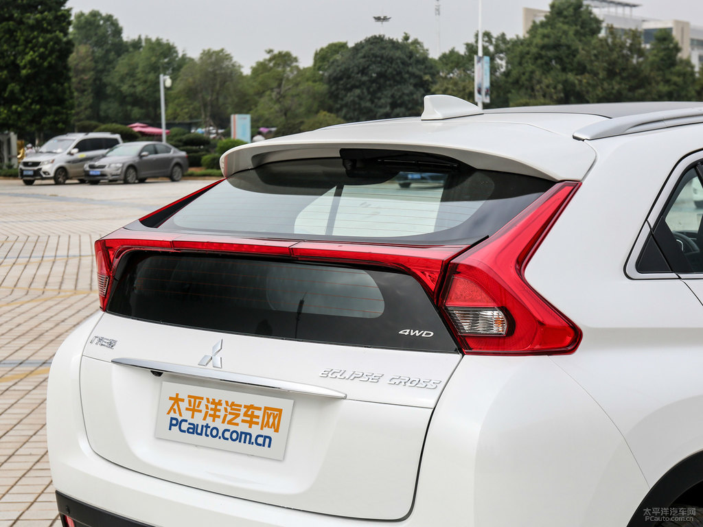珍珠白奕歌車尾外觀圖片