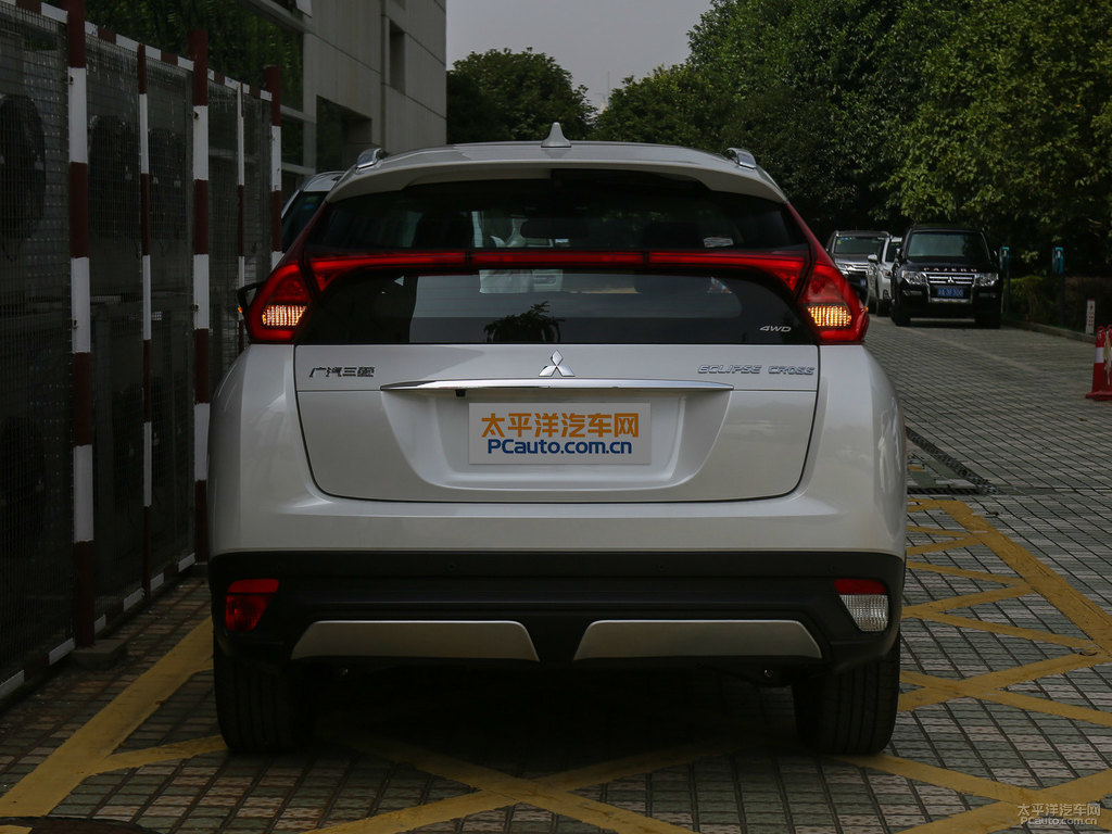 珍珠白奕歌車尾外觀圖片