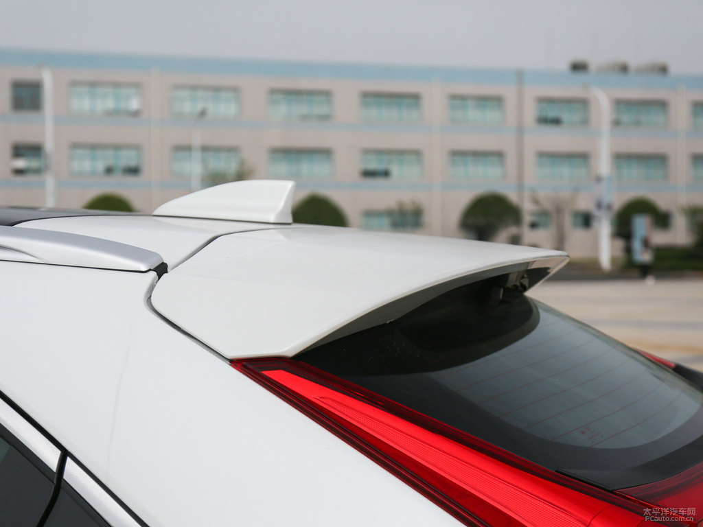 珍珠白奕歌車尾外觀圖片