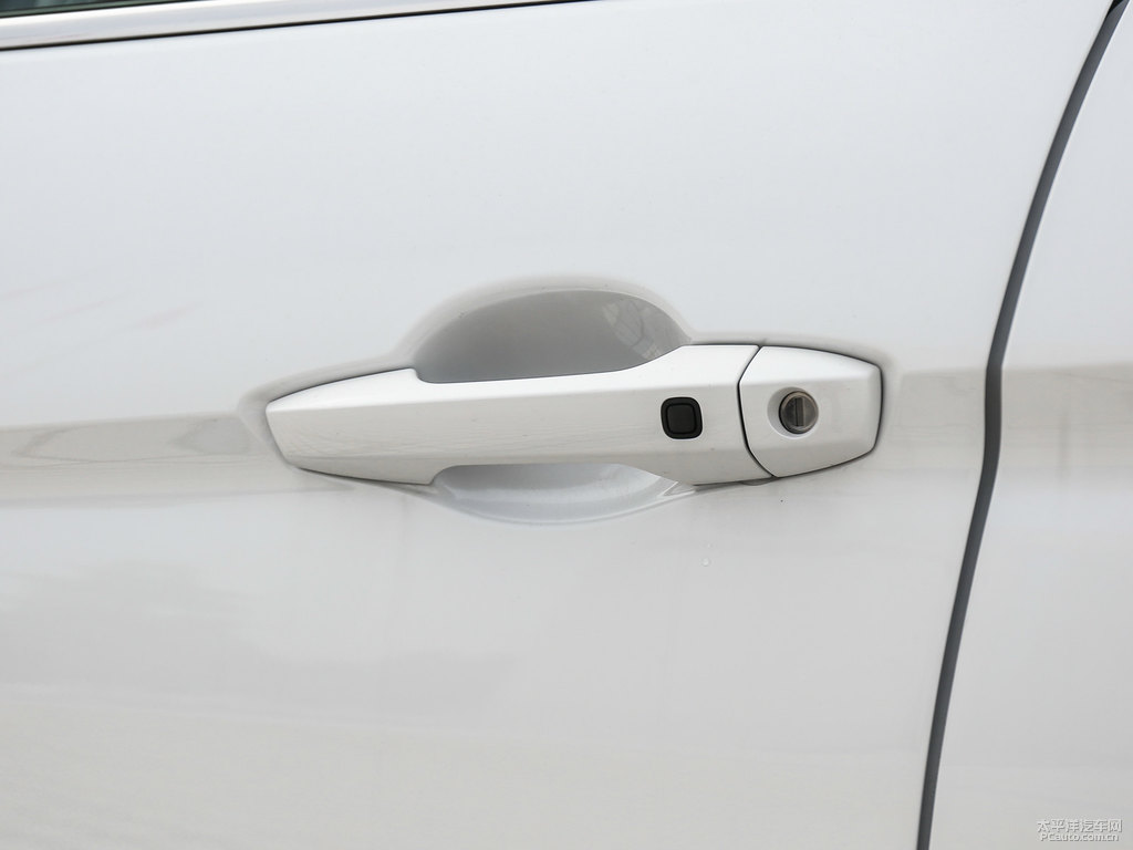 珍珠白奕歌車身外觀圖片
