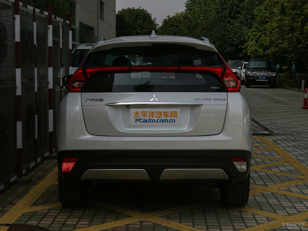 珍珠白奕歌車尾外觀圖片