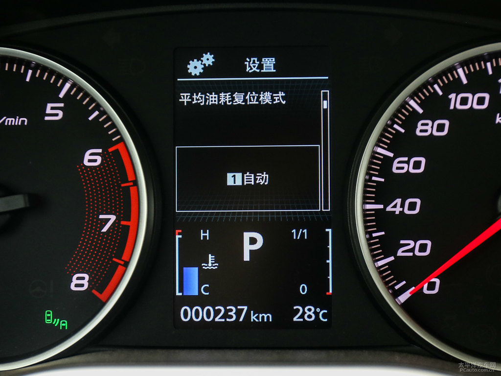 珍珠白奕歌中控內(nèi)飾圖片
