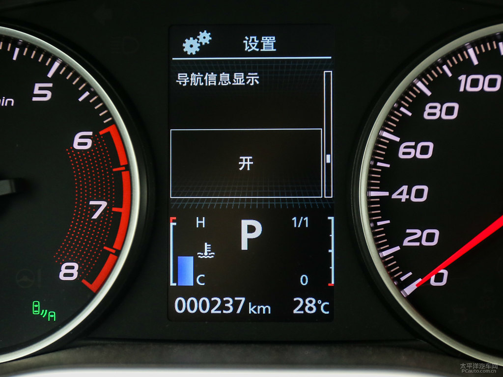 珍珠白奕歌中控內(nèi)飾圖片