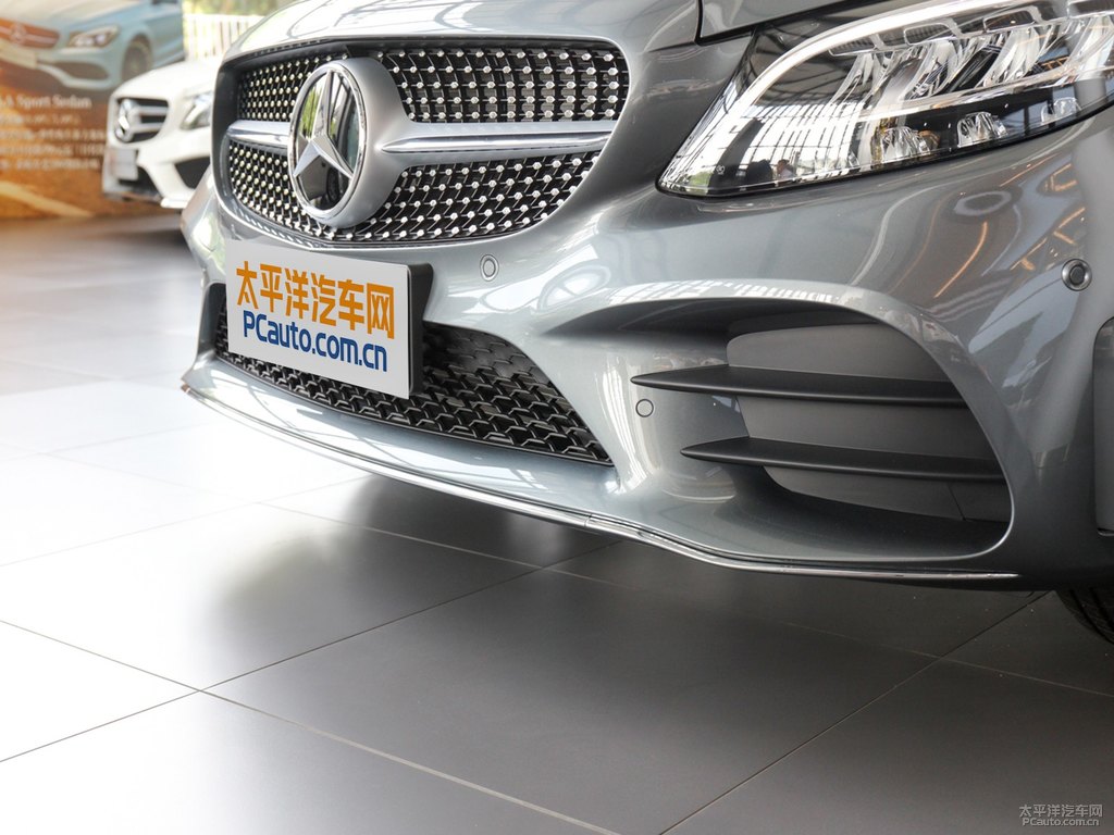 月光石灰奔馳C級車頭外觀圖片
