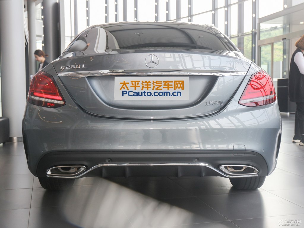 月光石灰奔馳C級車尾外觀圖片