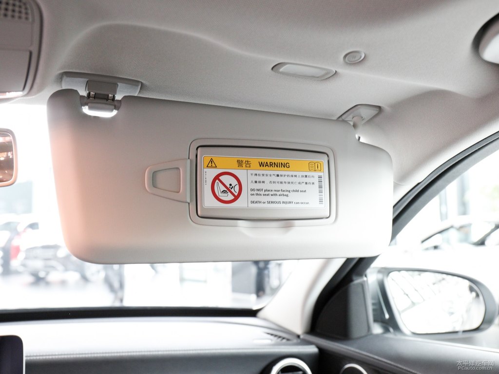 月光石灰奔馳C級車廂內(nèi)飾圖片