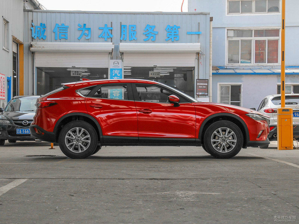 魂動紅馬自達CX-4整車外觀外觀圖片