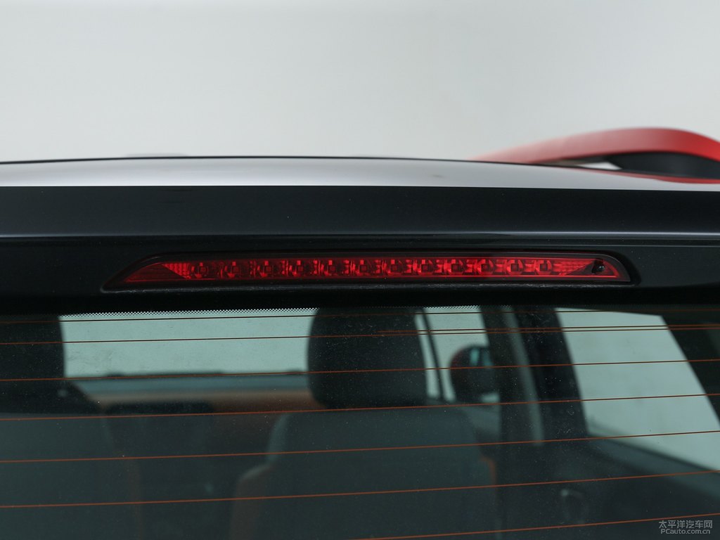 水晶銀云逸 C4 AIRCROSS車尾外觀圖片