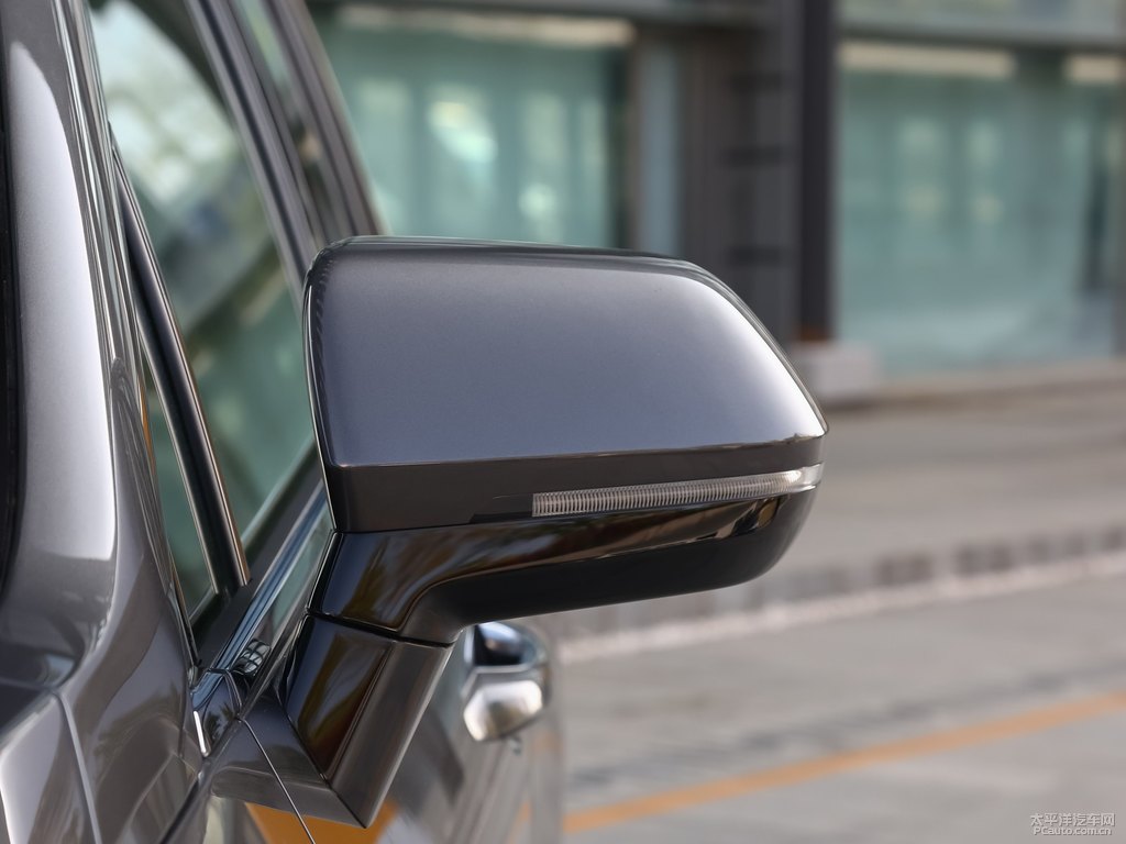 灰色理想ONE車身外觀圖片