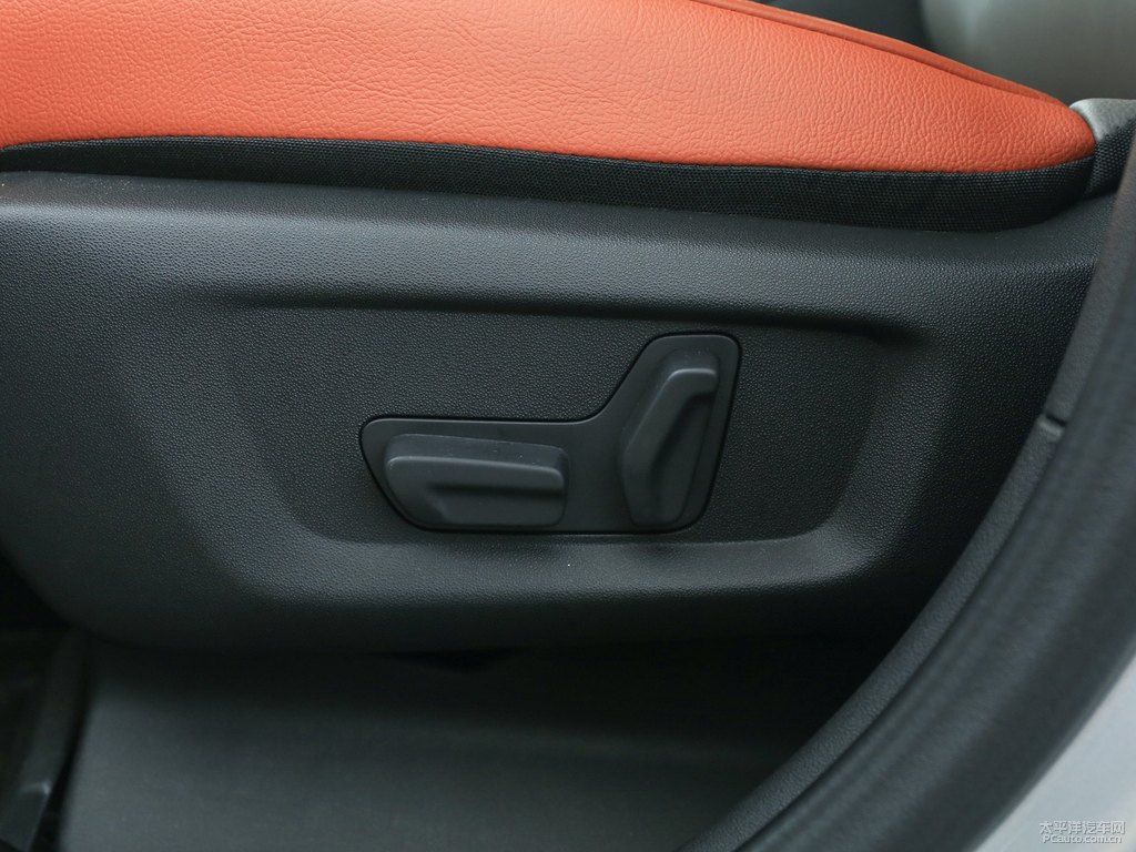 水晶銀云逸 C4 AIRCROSS座椅內(nèi)飾圖片