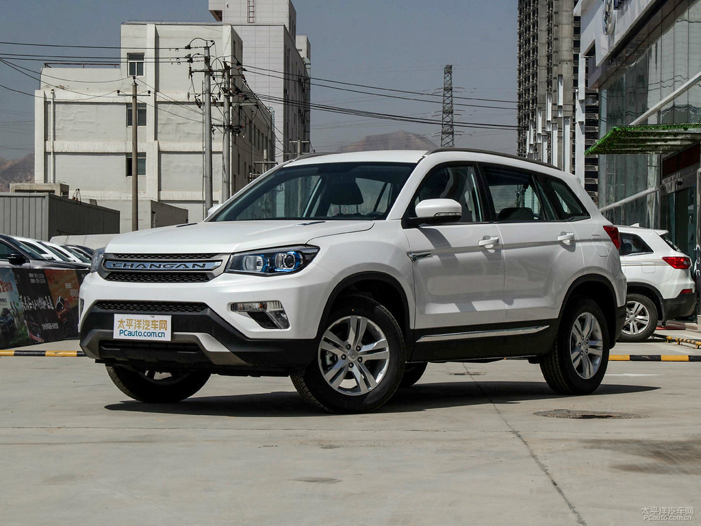 閃光月光白長安CS75整車外觀外觀圖片