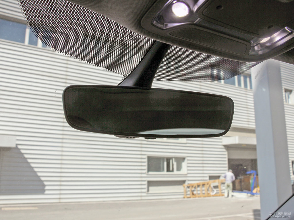 凱拉什藍(lán)奧迪Q2L車廂內(nèi)飾圖片