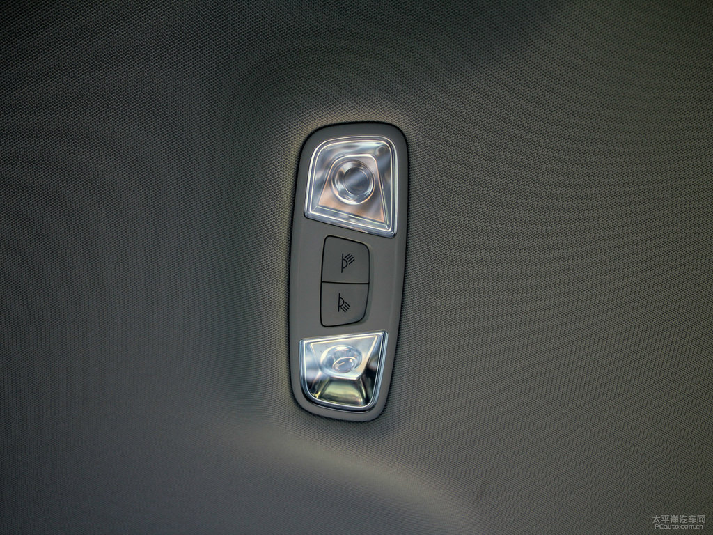 凱拉什藍(lán)奧迪Q2L車廂內(nèi)飾圖片