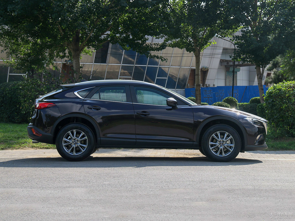紫晶檀馬自達(dá)CX-4整車(chē)外觀外觀圖片