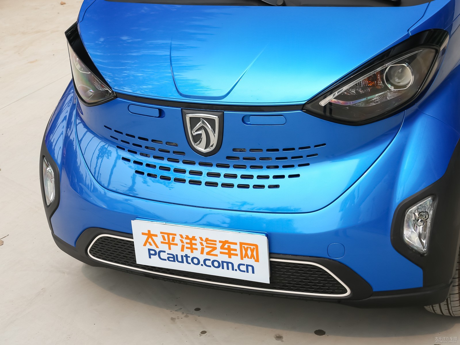 寶駿E100外觀高清大圖