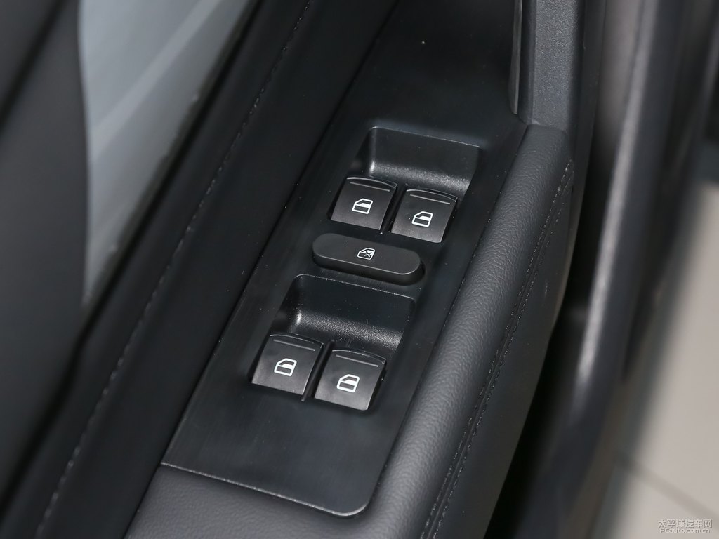 漢密爾頓白哈弗H2車廂內(nèi)飾圖片