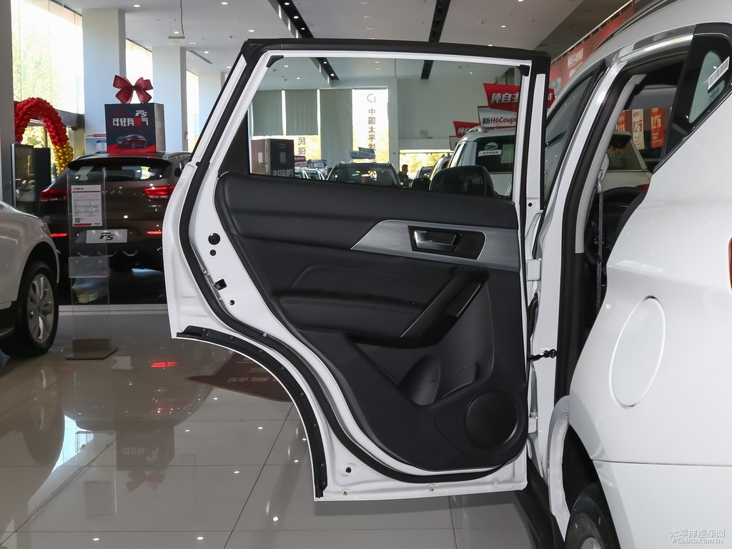 漢密爾頓白哈弗H2車廂內(nèi)飾圖片