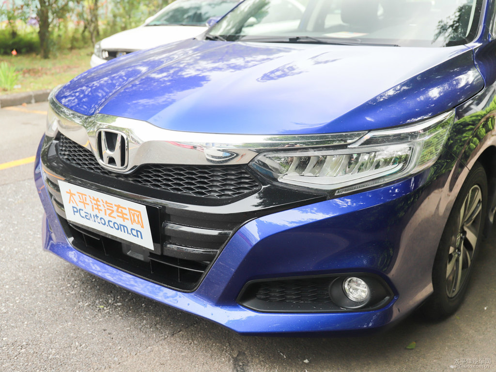 極光藍凌派車頭外觀圖片