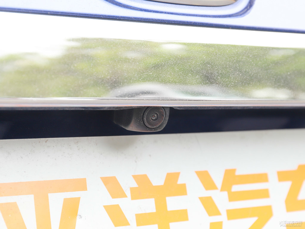 極光藍(lán)凌派車尾外觀圖片