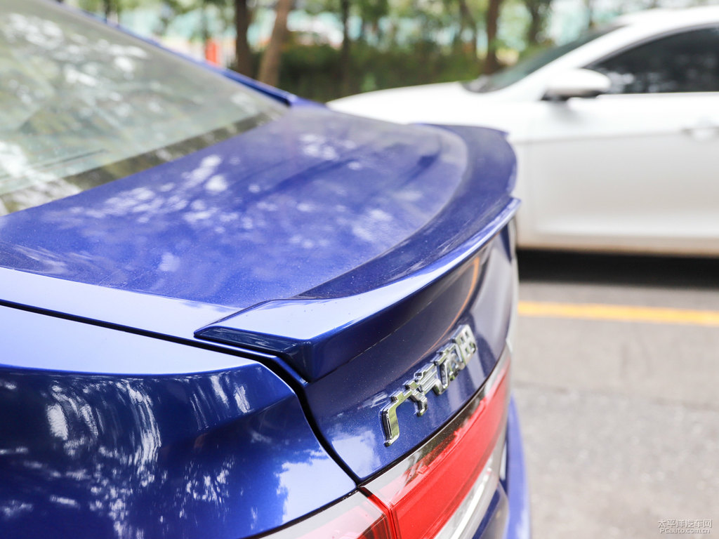 極光藍(lán)凌派車尾外觀圖片