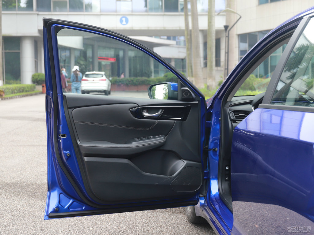 極光藍(lán)凌派車廂內(nèi)飾圖片