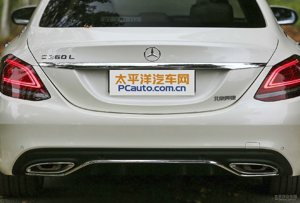 北極白奔馳C級車尾外觀圖片