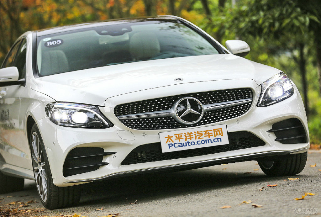 北極白奔馳C級車頭外觀圖片