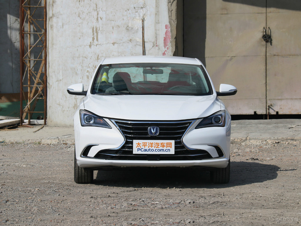 閃光冰晶白逸動(dòng)整車外觀外觀圖片