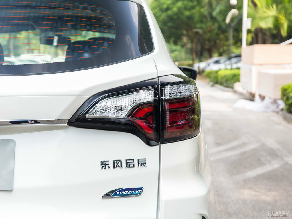珠光白啟辰T70車尾外觀圖片