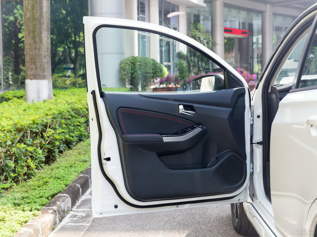 珠光白啟辰T70車廂內(nèi)飾圖片