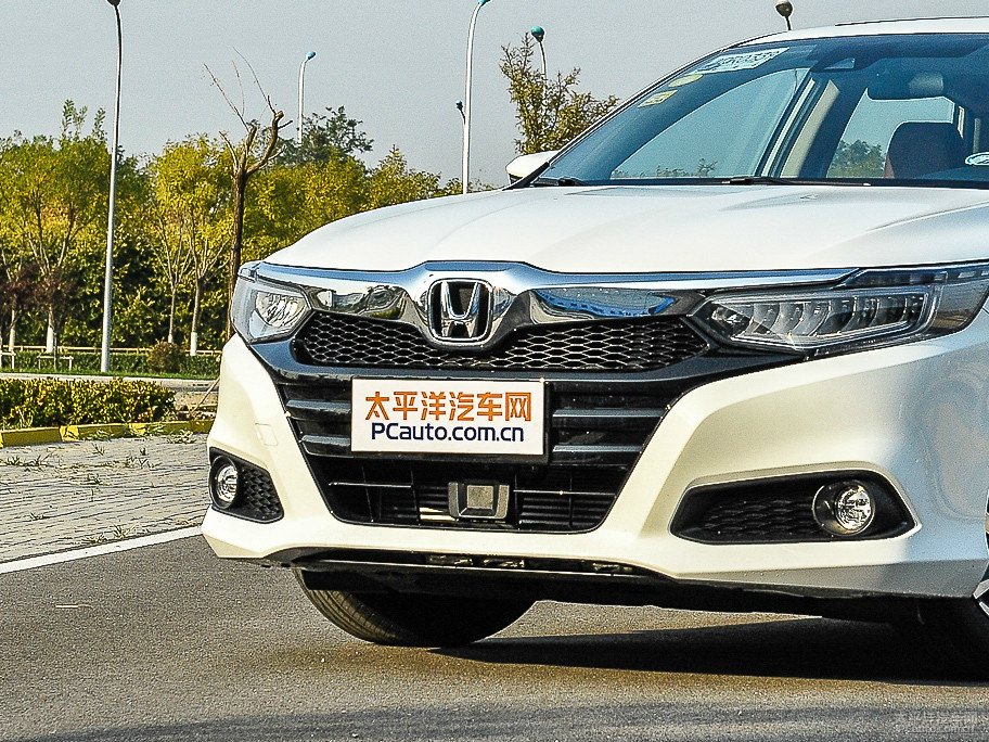 塔夫綢白凌派車頭外觀圖片
