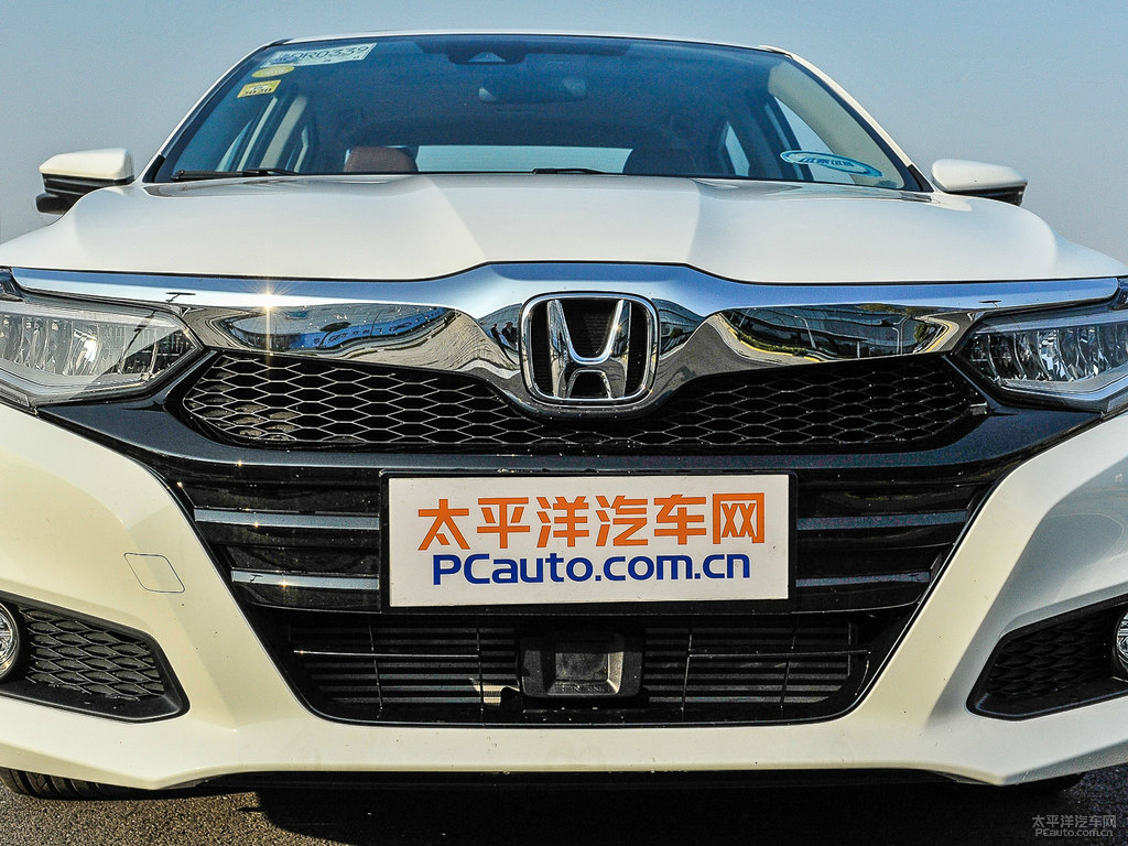 塔夫綢白凌派車頭外觀圖片