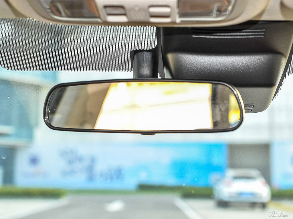 塔夫綢白凌派車廂內(nèi)飾圖片
