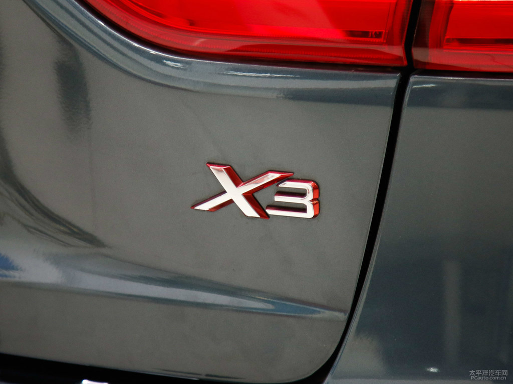 鈦晶灰遠(yuǎn)景X3車尾外觀圖片
