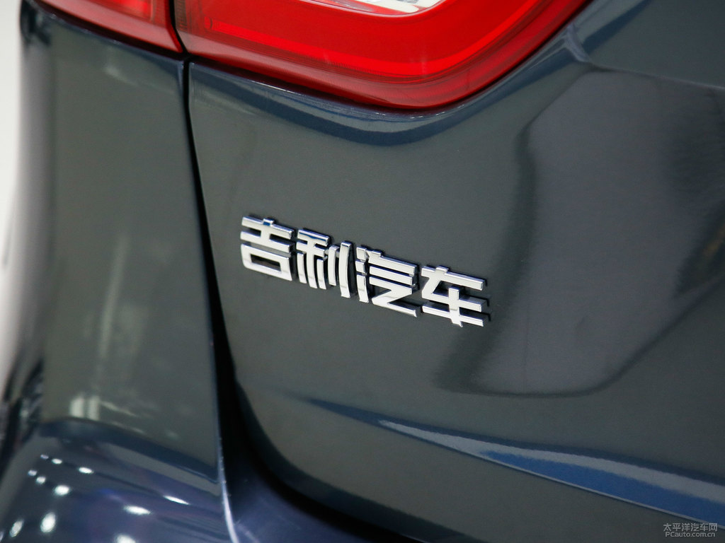 鈦晶灰遠景X3車尾外觀圖片