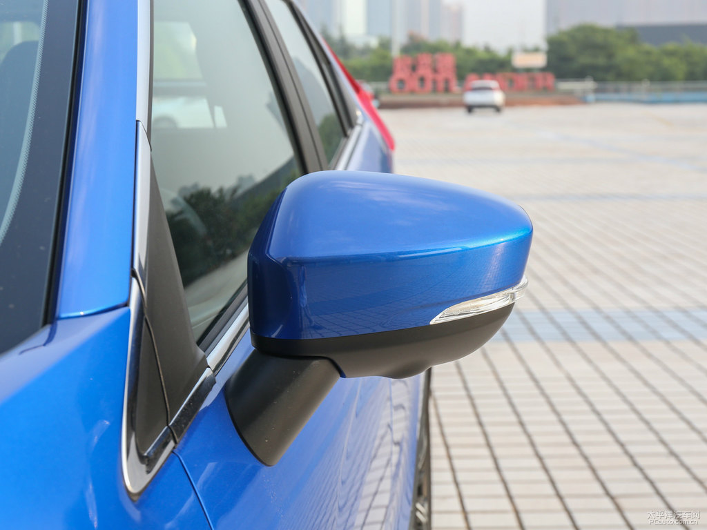 水晶藍(lán)奕歌車身外觀圖片