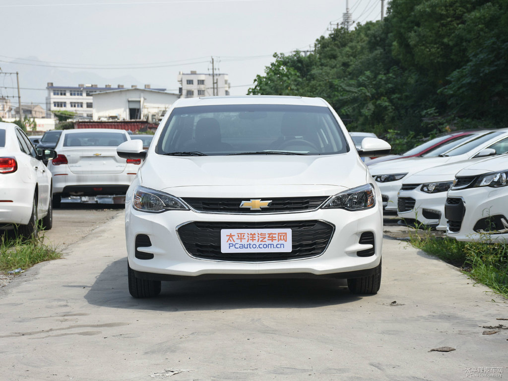 珍珠白科沃茲整車外觀外觀圖片