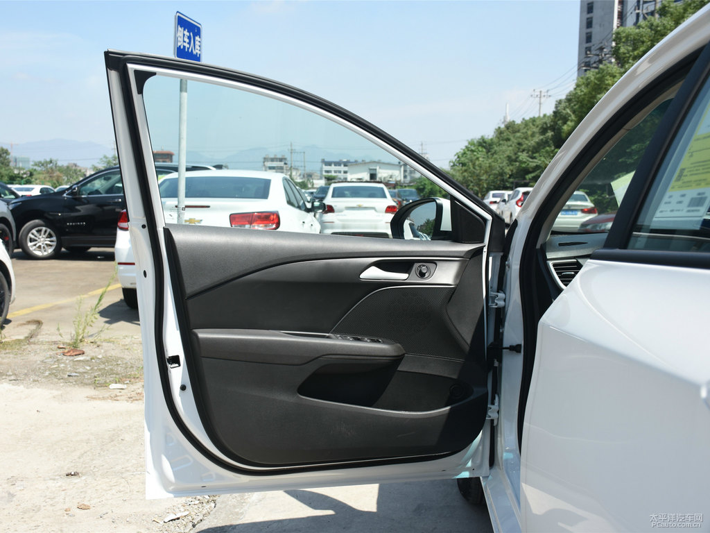 珍珠白科沃茲車廂內(nèi)飾圖片