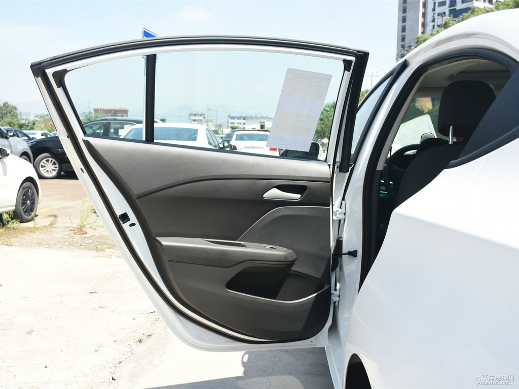 珍珠白科沃茲車廂內(nèi)飾圖片