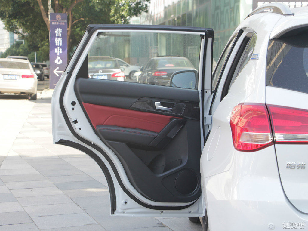 漢密爾頓白哈弗H2車廂內(nèi)飾圖片