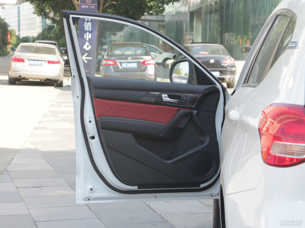 漢密爾頓白哈弗H2車(chē)廂內(nèi)飾圖片
