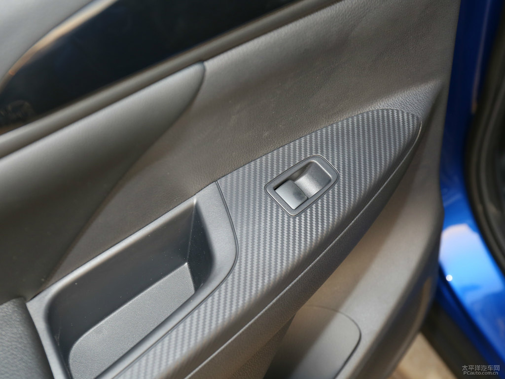 水晶藍奕歌車廂內飾圖片