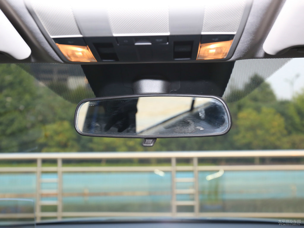 水晶藍奕歌車廂內(nèi)飾圖片