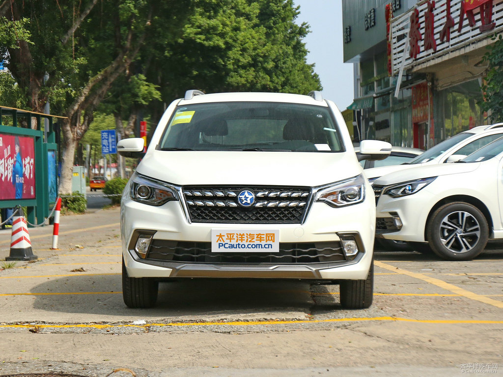 珠光白啟辰T70整車外觀外觀圖片
