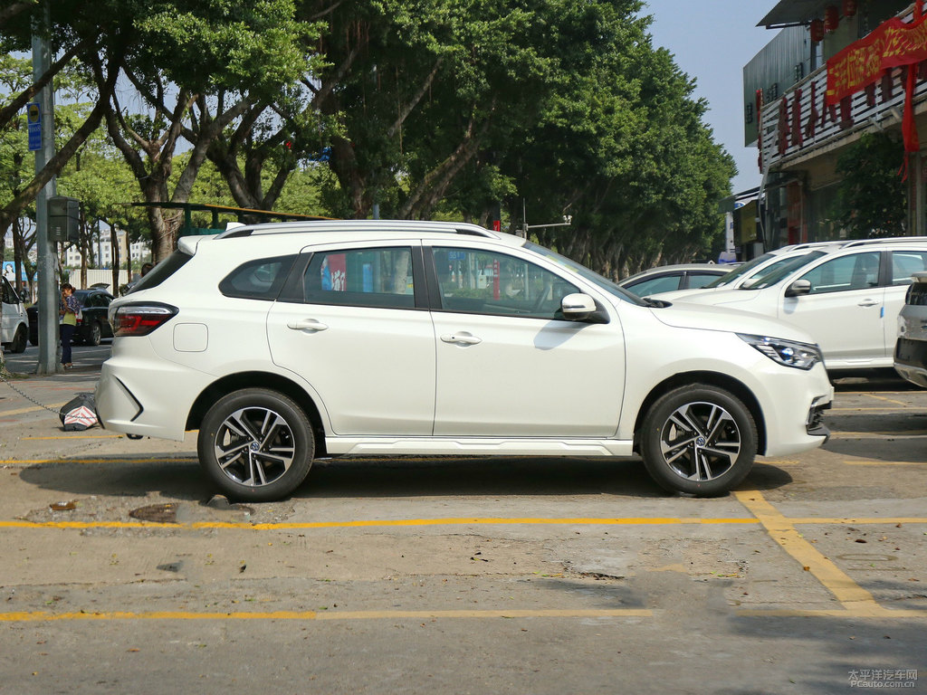 珠光白啟辰T70整車外觀外觀圖片