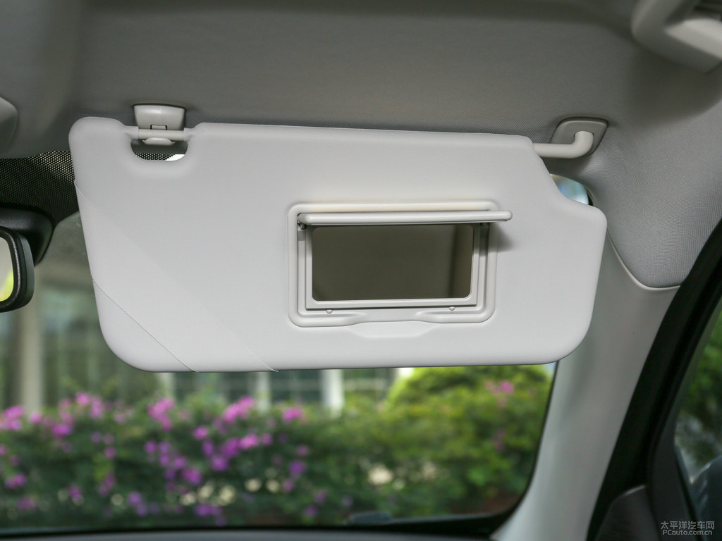 星河藍福睿斯車廂內(nèi)飾圖片
