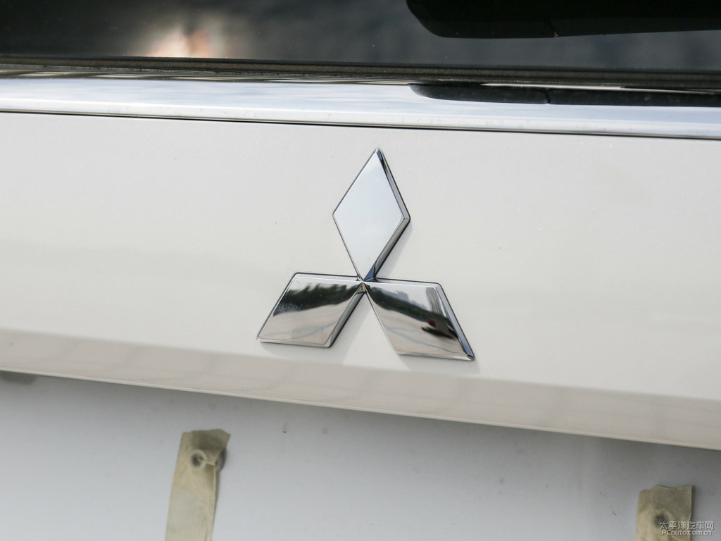 珍珠白歐藍(lán)德車尾外觀圖片