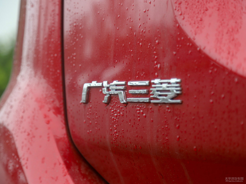 寶石紅歐藍(lán)德車尾外觀圖片