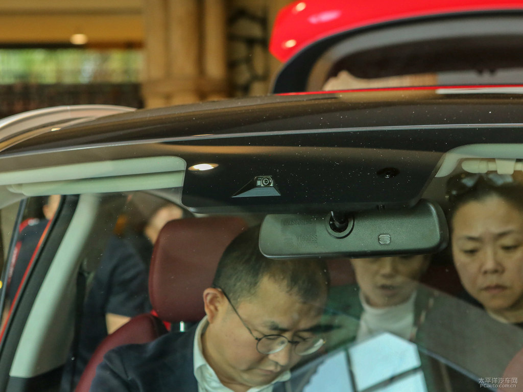 晶耀紅長(zhǎng)安CS85 COUPE車(chē)身外觀圖片